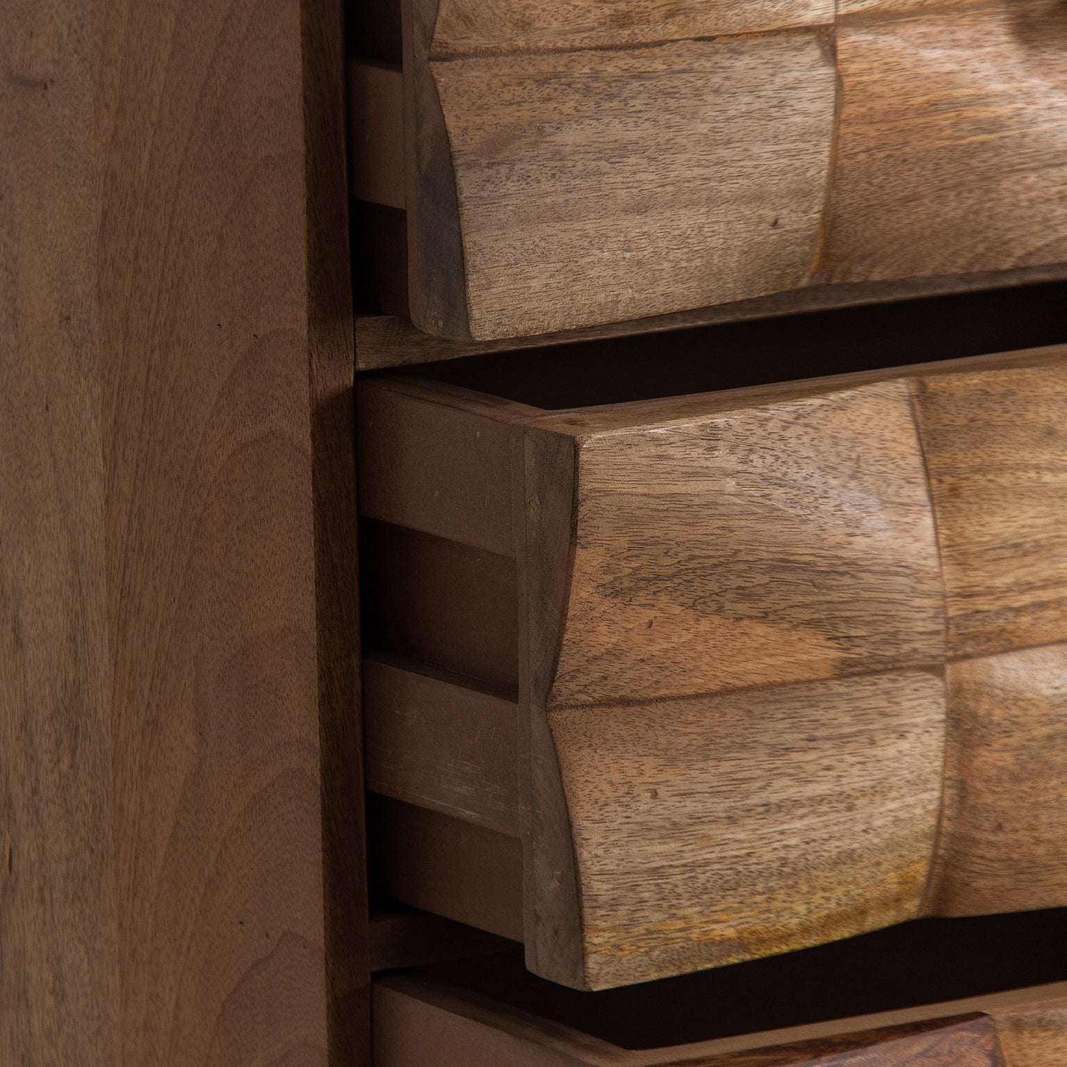 KUSEL CHEST OF DRAWERS